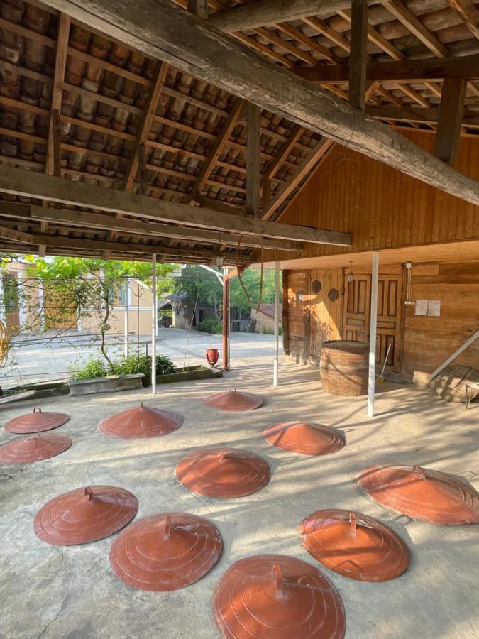 Zaali'S Wine Cellar Bed & Breakfast Vani Ngoại thất bức ảnh
